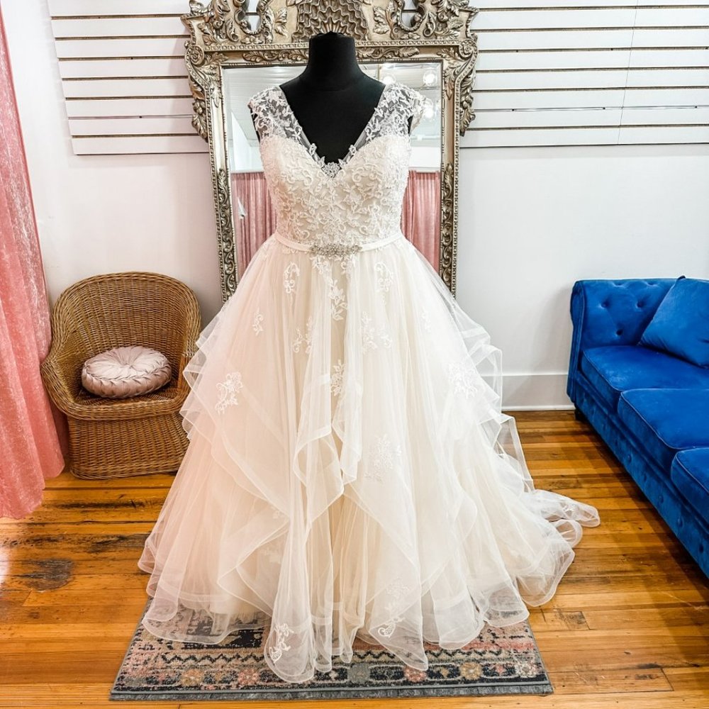 Private Label Brand New Wedding Dress, Wedding Dress Size 22, Plus Size Dress